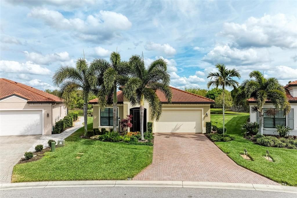 Recently Sold: $625,000 (3 beds, 3 baths, 2215 Square Feet)