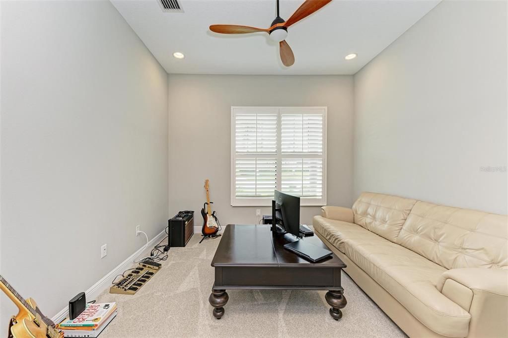 Recently Sold: $625,000 (3 beds, 3 baths, 2215 Square Feet)