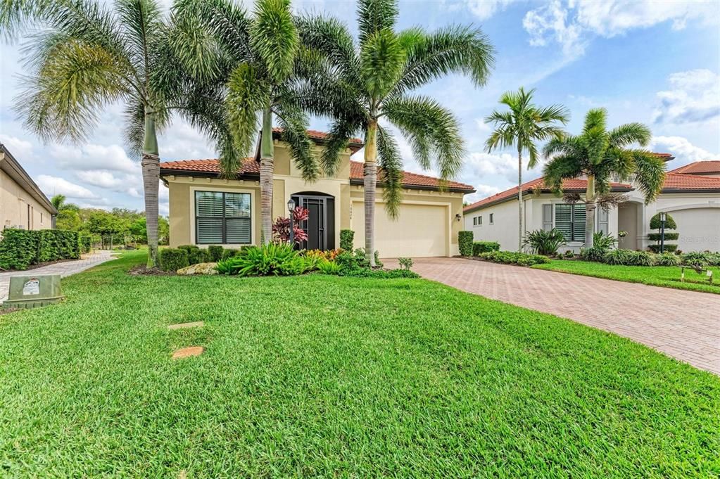 Recently Sold: $625,000 (3 beds, 3 baths, 2215 Square Feet)