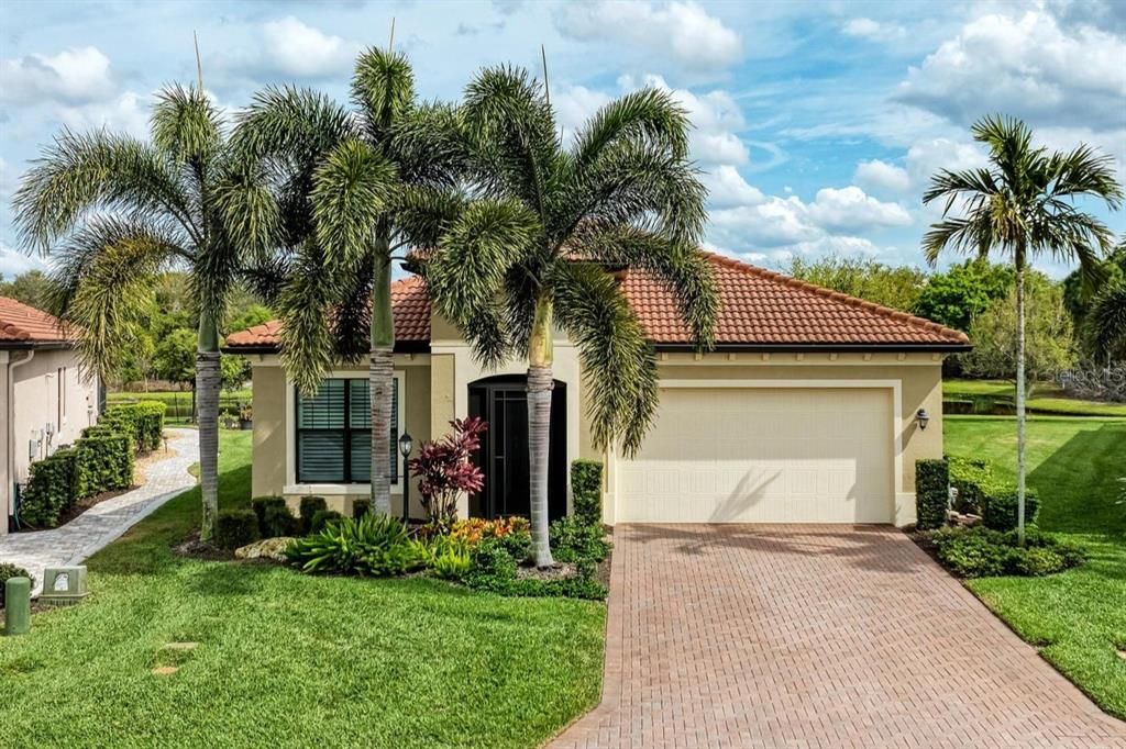 Recently Sold: $625,000 (3 beds, 3 baths, 2215 Square Feet)