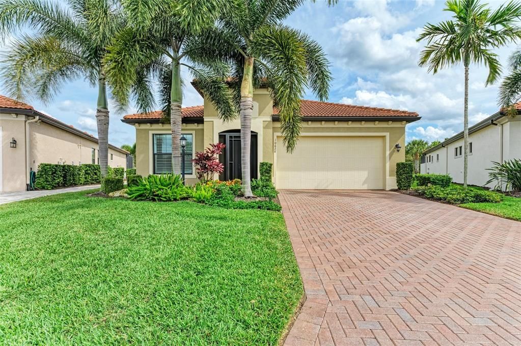 Recently Sold: $625,000 (3 beds, 3 baths, 2215 Square Feet)