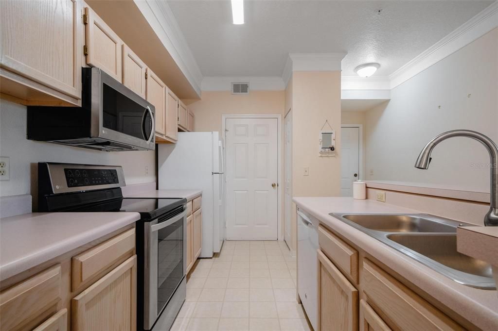 For Sale: $219,900 (2 beds, 2 baths, 1107 Square Feet)