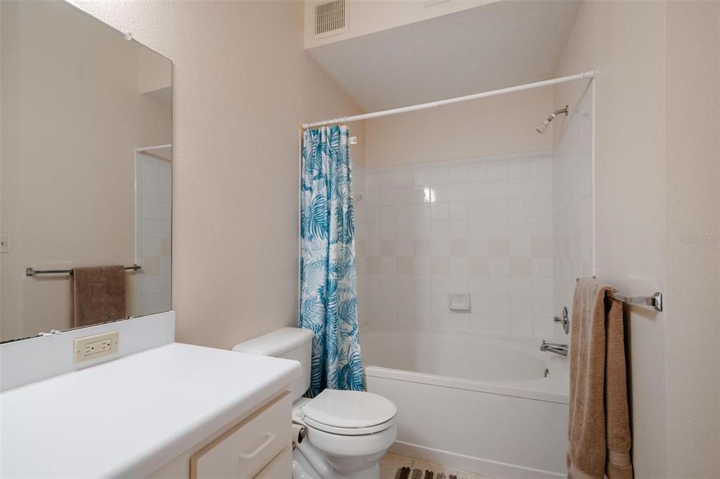 For Sale: $219,900 (2 beds, 2 baths, 1107 Square Feet)