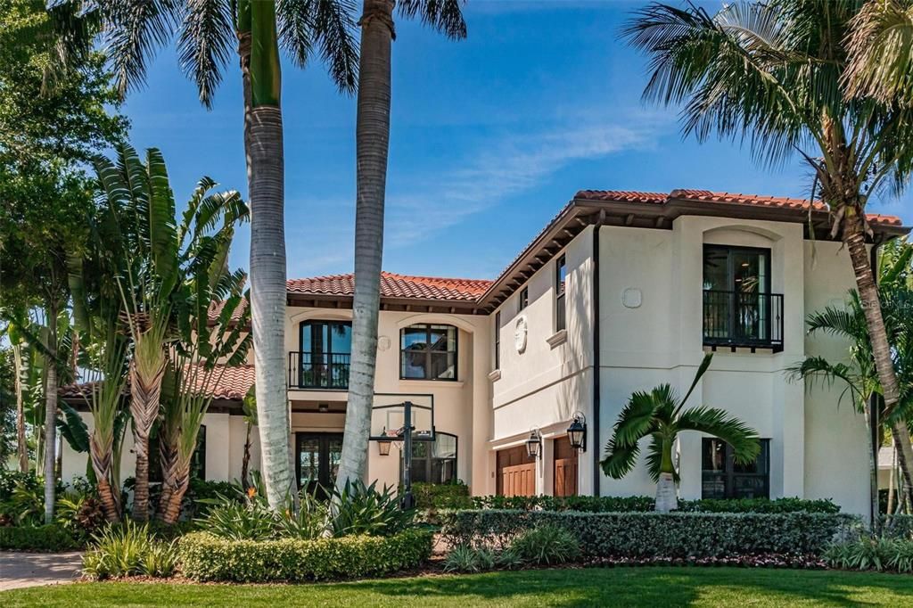 Active With Contract: $4,990,000 (5 beds, 6 baths, 6109 Square Feet)