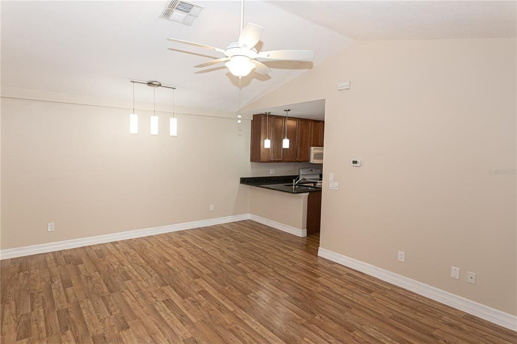 For Rent: $1,750 (2 beds, 2 baths, 878 Square Feet)