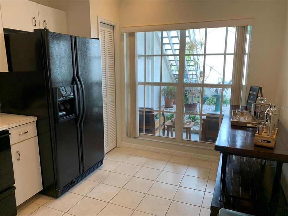 For Rent: $2,800 (2 beds, 2 baths, 1245 Square Feet)