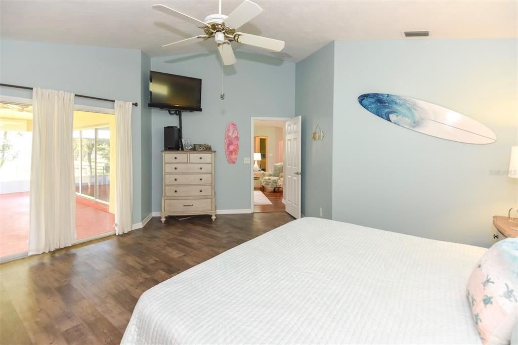 Recently Sold: $369,000 (3 beds, 2 baths, 1827 Square Feet)