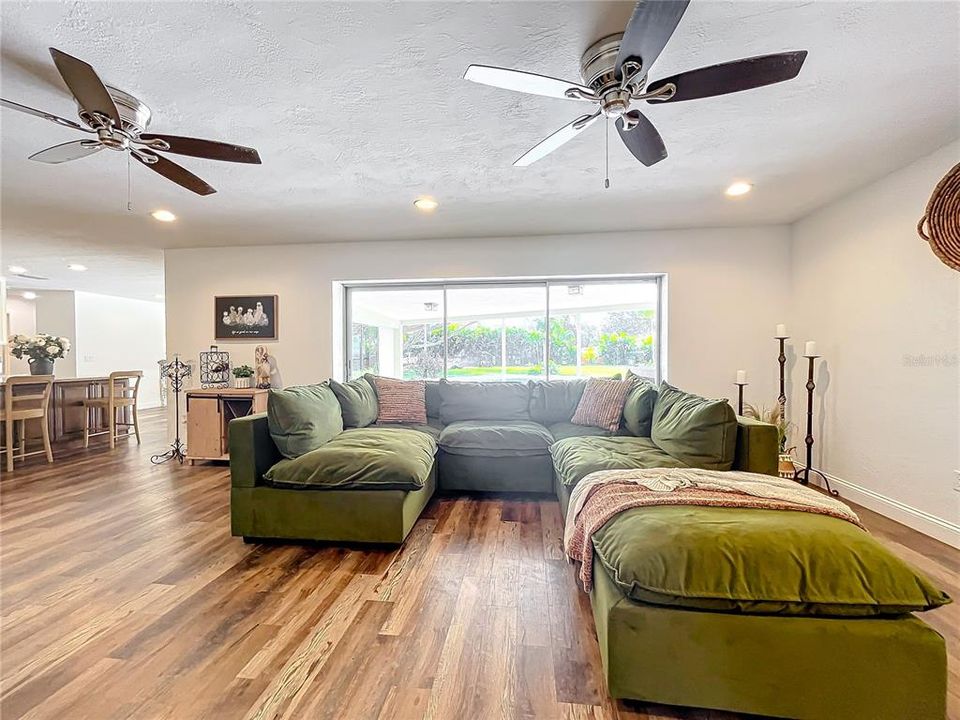 Active With Contract: $1,150,000 (3 beds, 2 baths, 2476 Square Feet)