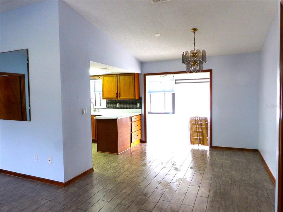 En Venta: $299,000 (2 camas, 3 baños, 1348 Pies cuadrados)