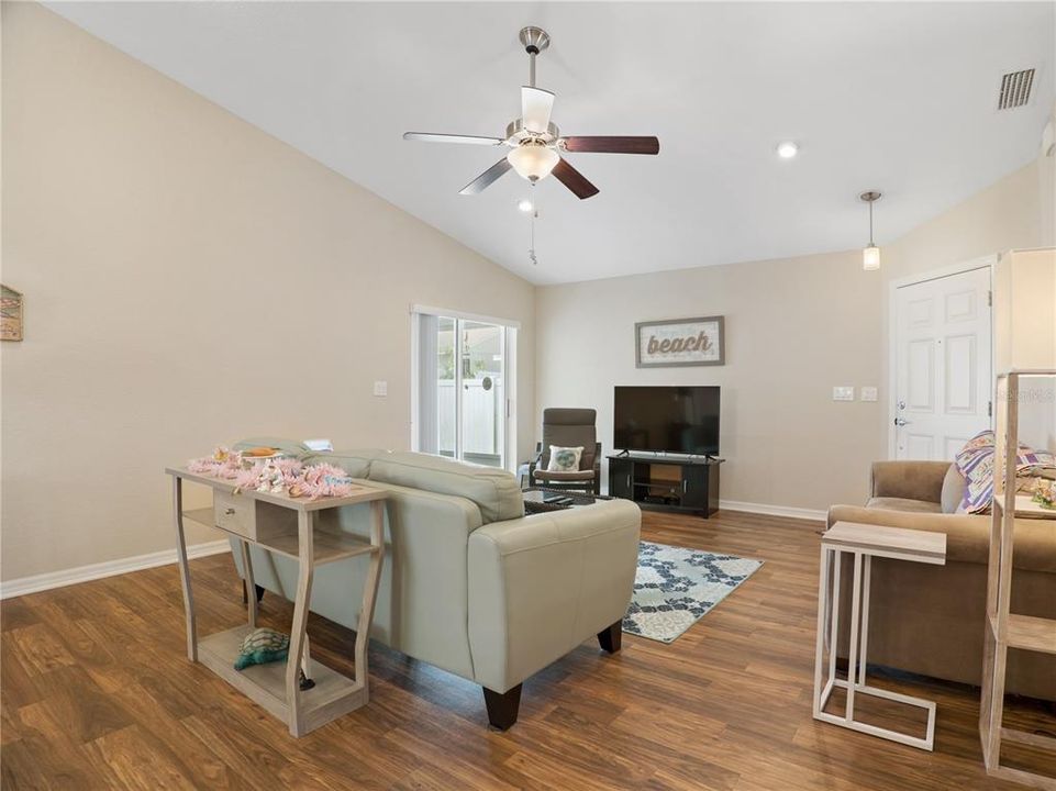 Active With Contract: $300,000 (3 beds, 2 baths, 1478 Square Feet)
