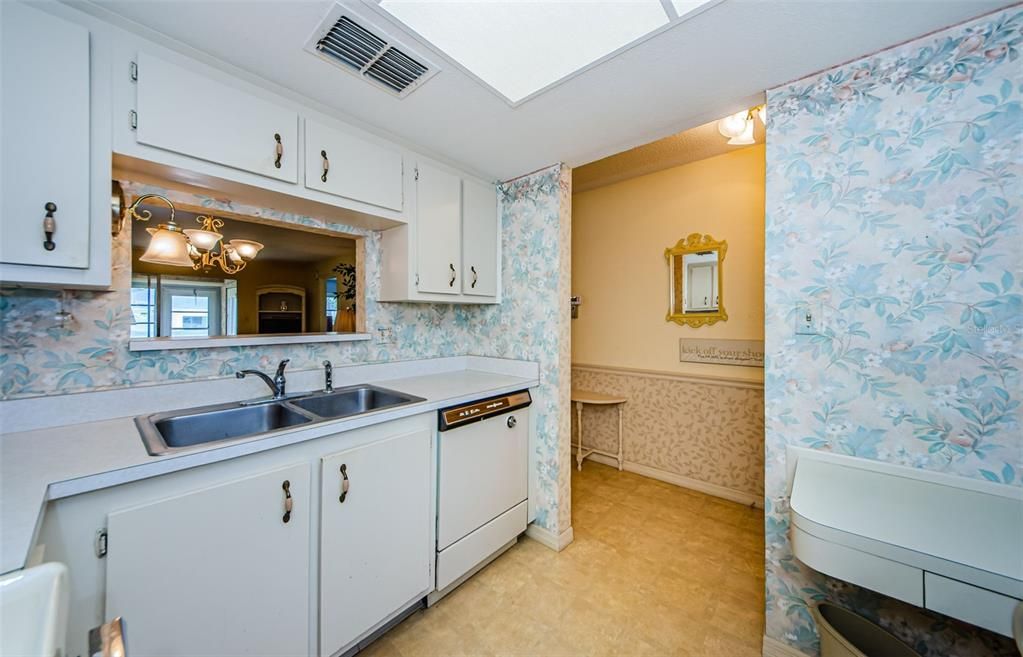 Active With Contract: $167,000 (2 beds, 2 baths, 935 Square Feet)