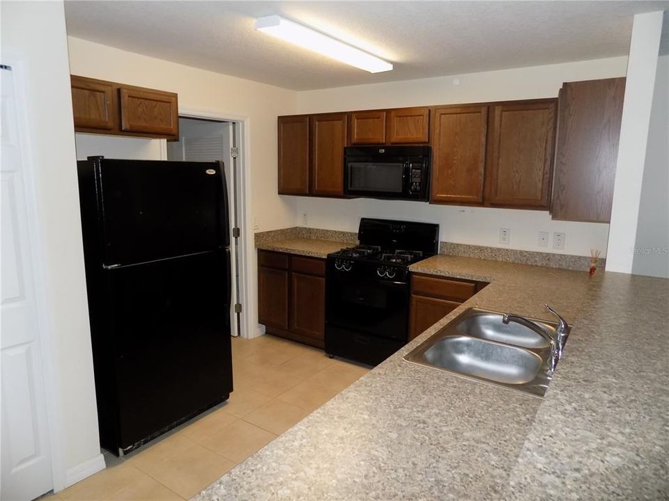 Active With Contract: $205,500 (2 beds, 2 baths, 1254 Square Feet)