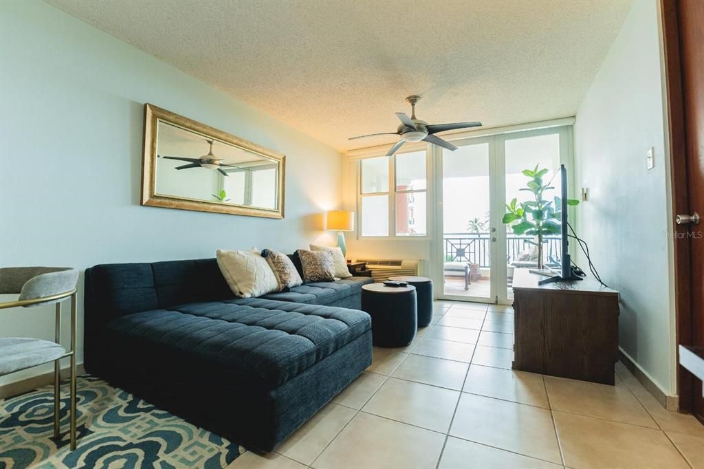 For Sale: $509,000 (2 beds, 2 baths, 1032 Square Feet)
