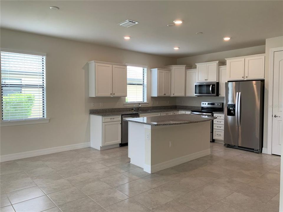 Active With Contract: $2,450 (3 beds, 2 baths, 1955 Square Feet)