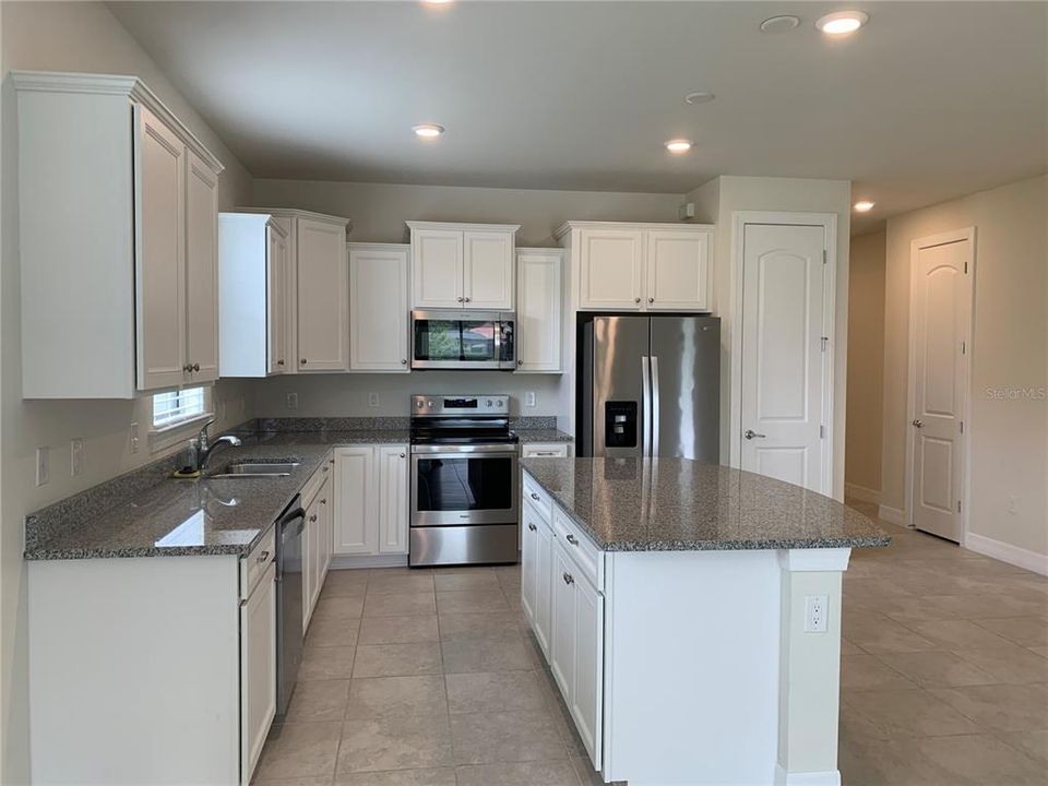 Active With Contract: $2,450 (3 beds, 2 baths, 1955 Square Feet)