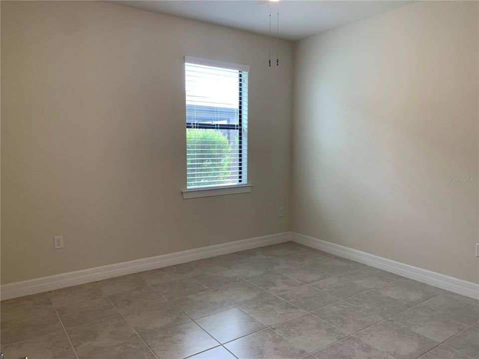 Active With Contract: $2,450 (3 beds, 2 baths, 1955 Square Feet)