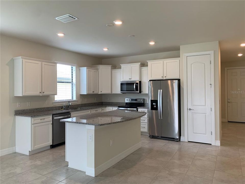 Active With Contract: $2,450 (3 beds, 2 baths, 1955 Square Feet)