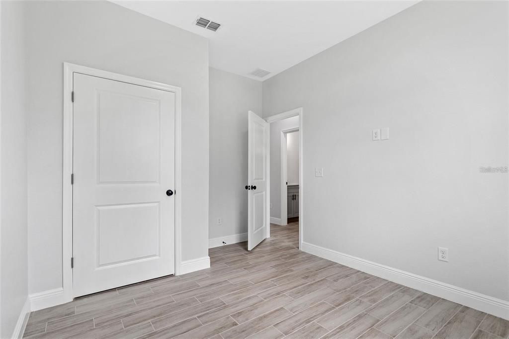 Active With Contract: $325,000 (4 beds, 2 baths, 1539 Square Feet)