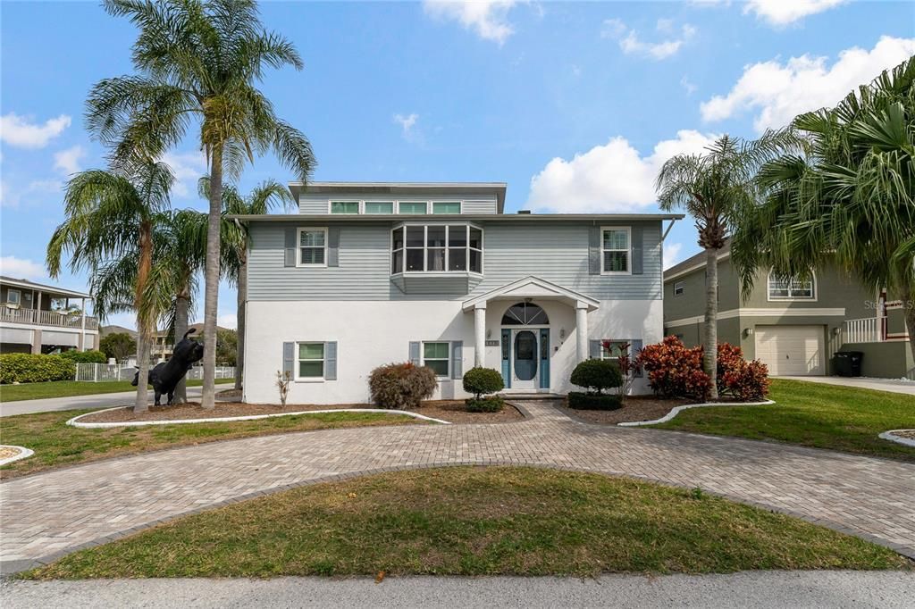 Recently Sold: $699,000 (2 beds, 3 baths, 2054 Square Feet)