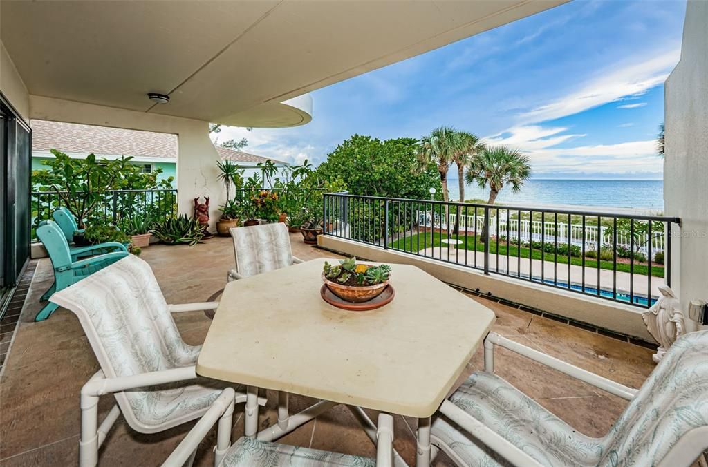 ..Large 23.4 X 12.10 Gulf Front Terrace.. Talk about a Front Row Seat.. You Gotta Love that Skyline.