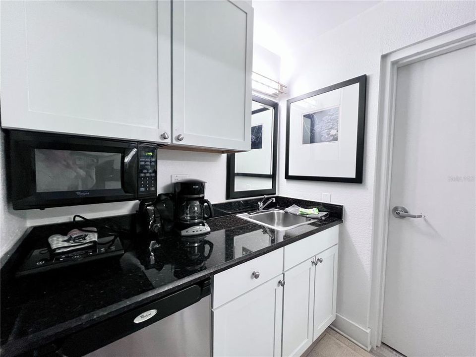 For Sale: $219,000 (1 beds, 1 baths, 432 Square Feet)