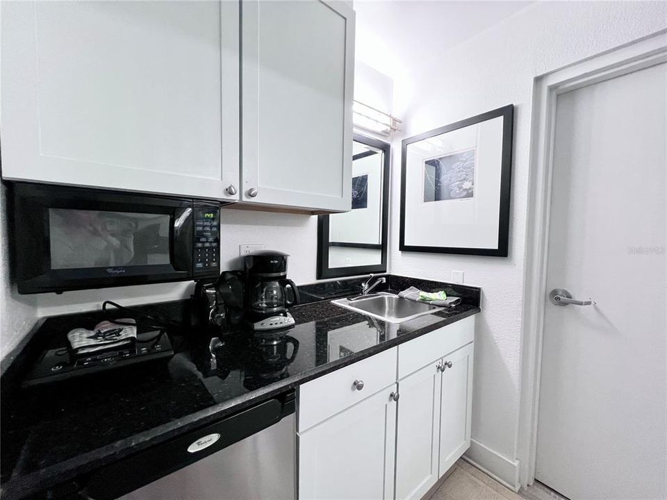 For Sale: $209,000 (1 beds, 1 baths, 432 Square Feet)