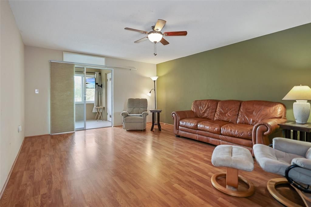 Recently Sold: $137,500 (1 beds, 1 baths, 745 Square Feet)