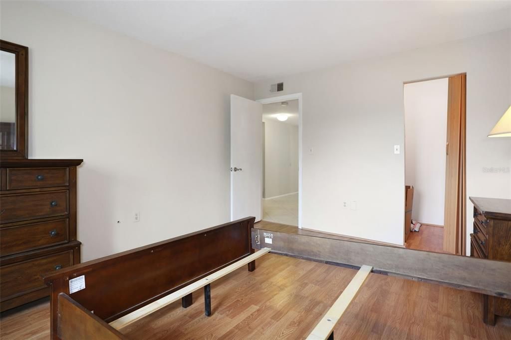 Recently Sold: $137,500 (1 beds, 1 baths, 745 Square Feet)