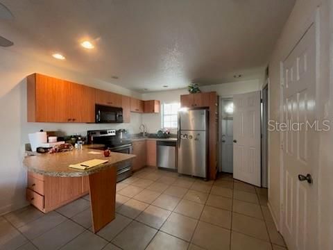 For Sale: $170,000 (2 beds, 1 baths, 896 Square Feet)