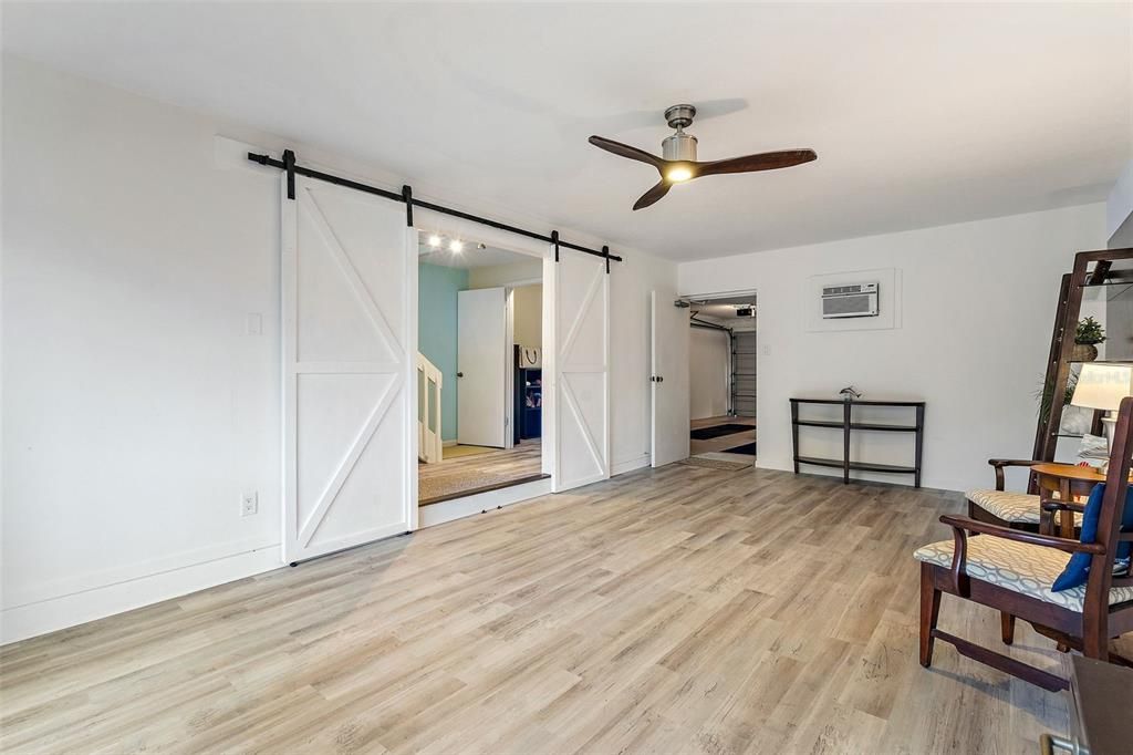 For Sale: $429,000 (2 beds, 2 baths, 1095 Square Feet)