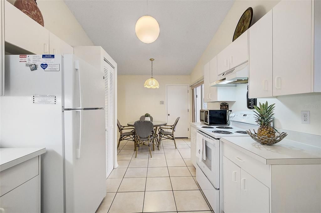 For Sale: $379,000 (2 beds, 2 baths, 1304 Square Feet)