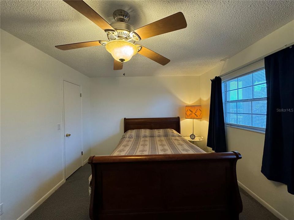 For Sale: $157,000 (1 beds, 1 baths, 880 Square Feet)