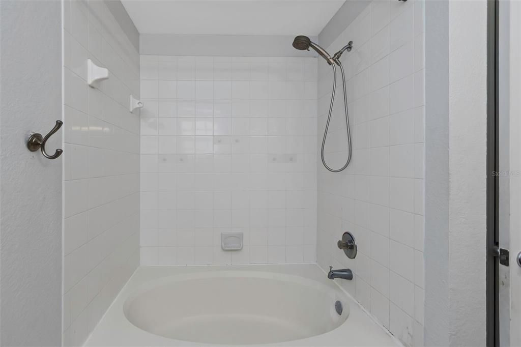 Primary Shower/Tub