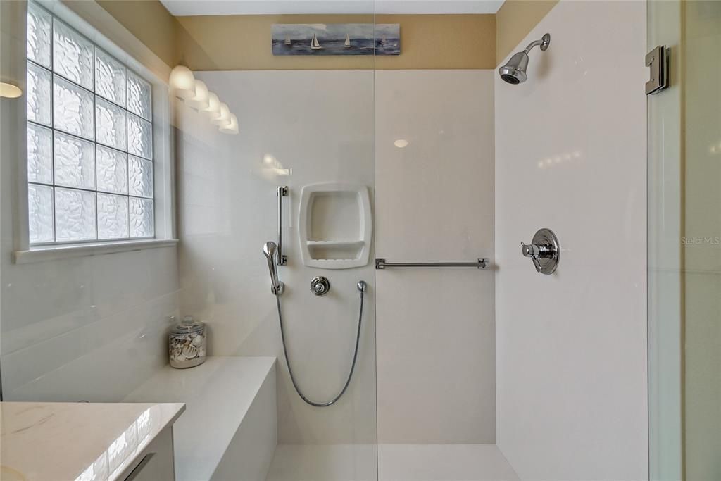 最近售出: $335,000 (2 贝兹, 2 浴室, 1764 平方英尺)
