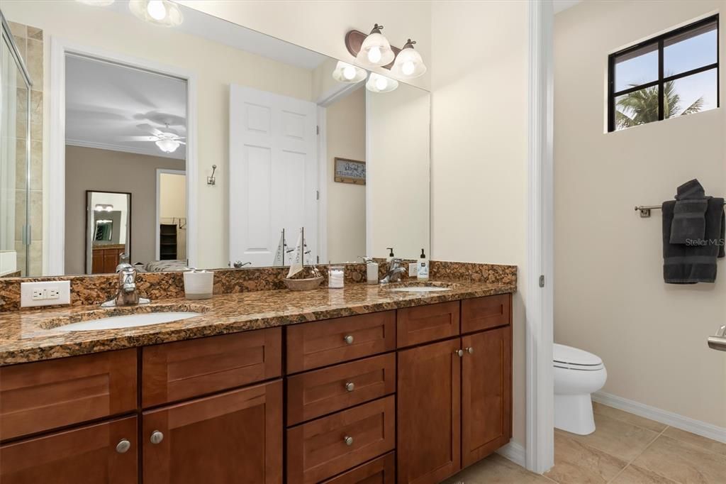 For Sale: $374,900 (2 beds, 2 baths, 1345 Square Feet)