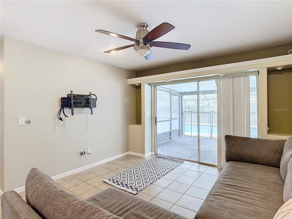 Active With Contract: $375,000 (3 beds, 2 baths, 1428 Square Feet)
