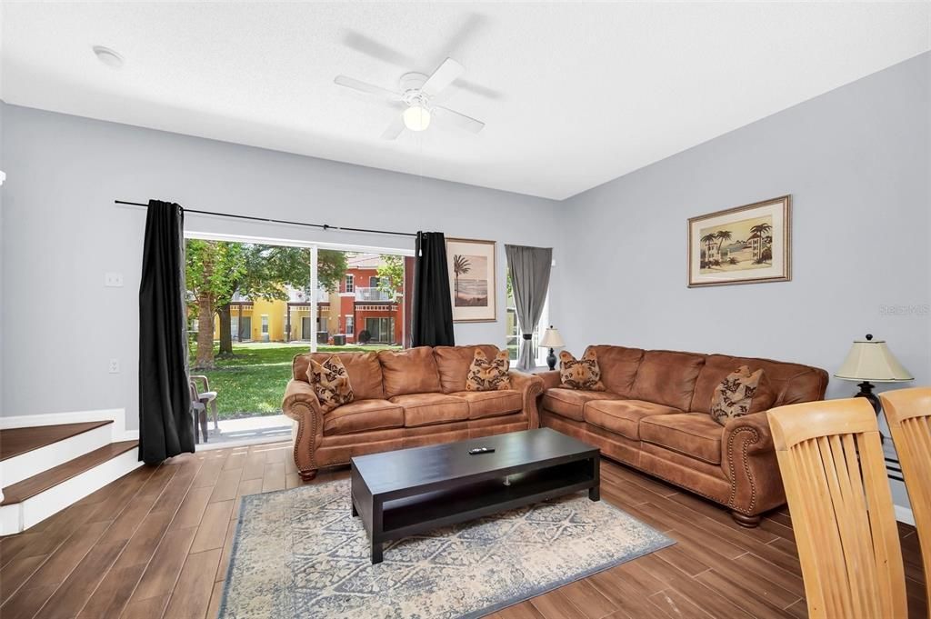 Recently Sold: $290,000 (3 beds, 2 baths, 1277 Square Feet)