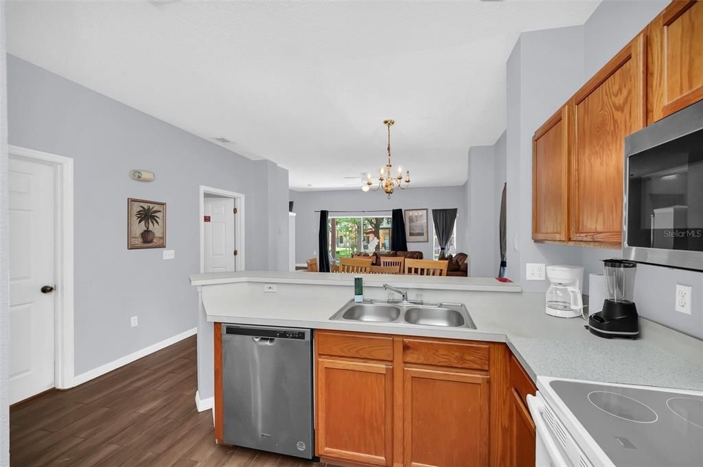 Recently Sold: $290,000 (3 beds, 2 baths, 1277 Square Feet)