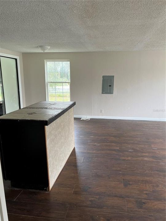 Recently Rented: $1,200 (3 beds, 2 baths, 1018 Square Feet)