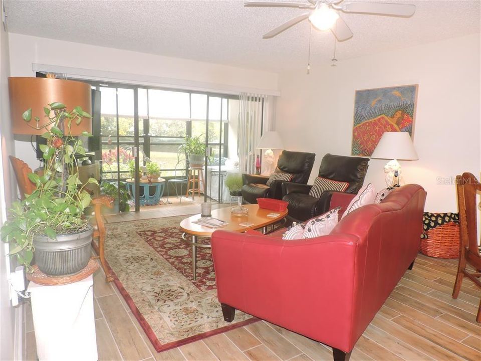 For Sale: $147,000 (2 beds, 2 baths, 1050 Square Feet)
