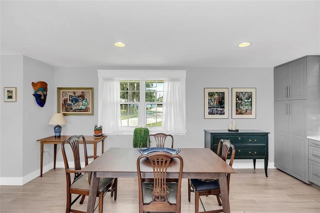 Active With Contract: $699,900 (3 beds, 2 baths, 2600 Square Feet)