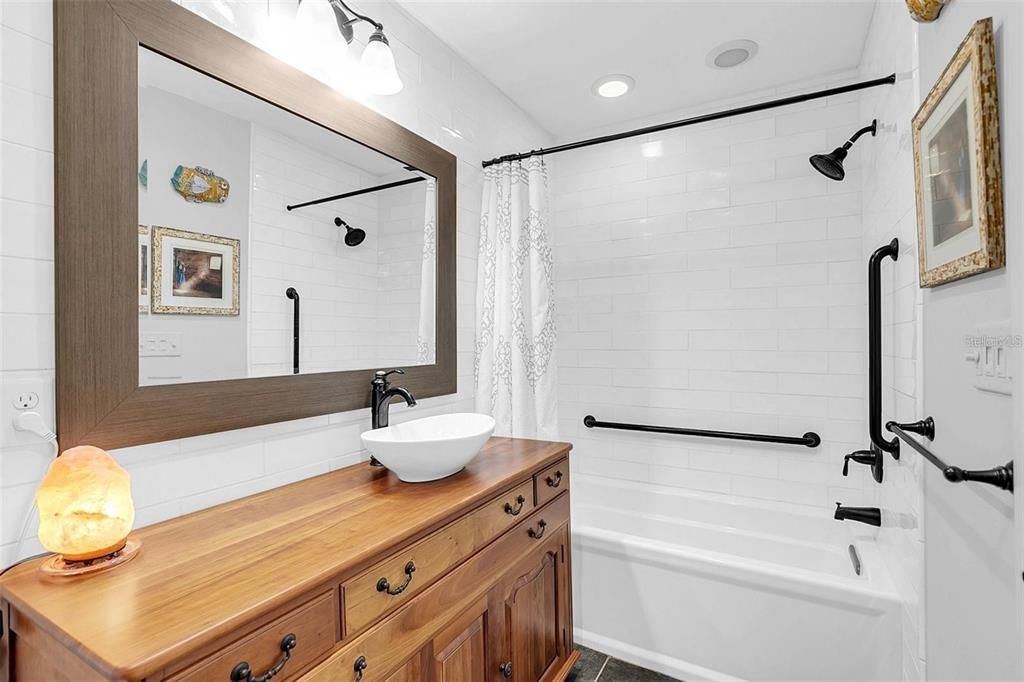 最近售出: $699,900 (3 贝兹, 2 浴室, 2600 平方英尺)