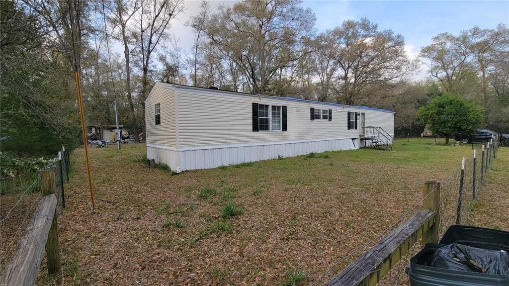 Recently Sold: $95,000 (3 beds, 2 baths, 1216 Square Feet)