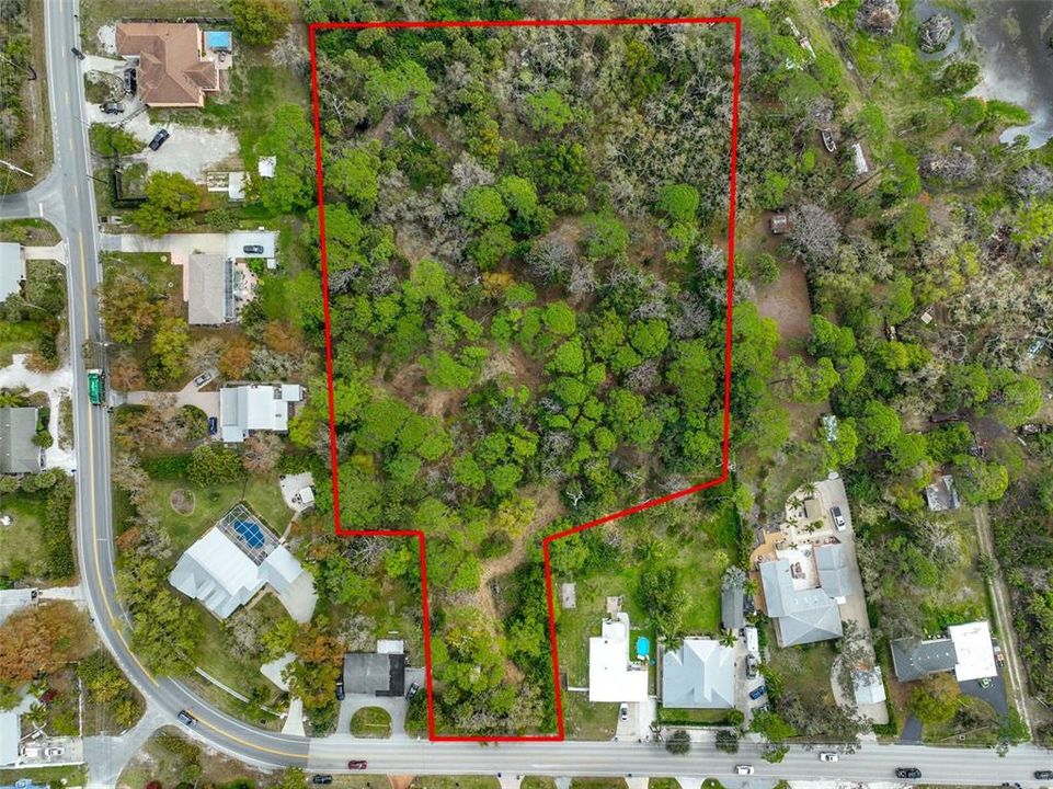 2.8 Acres and a short drive to great beaches (red lines are approximate)