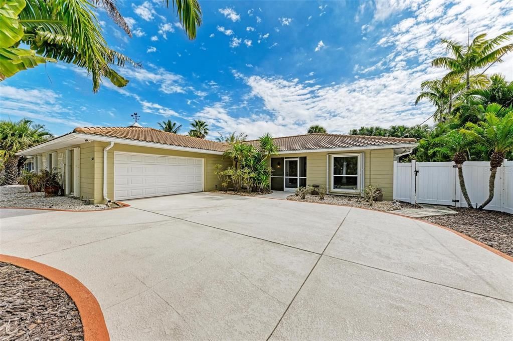 Recently Sold: $1,499,000 (4 beds, 3 baths, 2045 Square Feet)