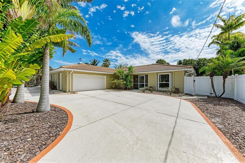 Active With Contract: $1,499,000 (4 beds, 3 baths, 2045 Square Feet)