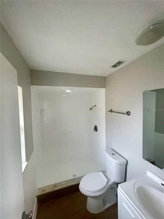 合同活跃: $2,395 (4 贝兹, 2 浴室, 1470 平方英尺)