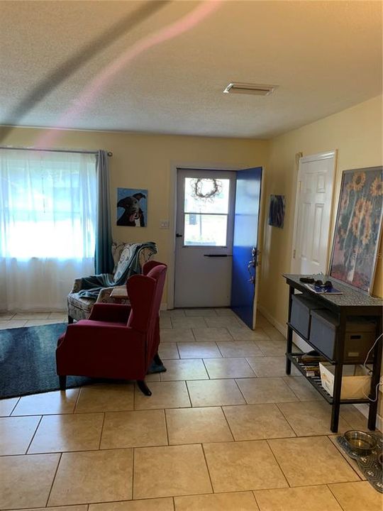 Recently Sold: $247,000 (3 beds, 2 baths, 964 Square Feet)