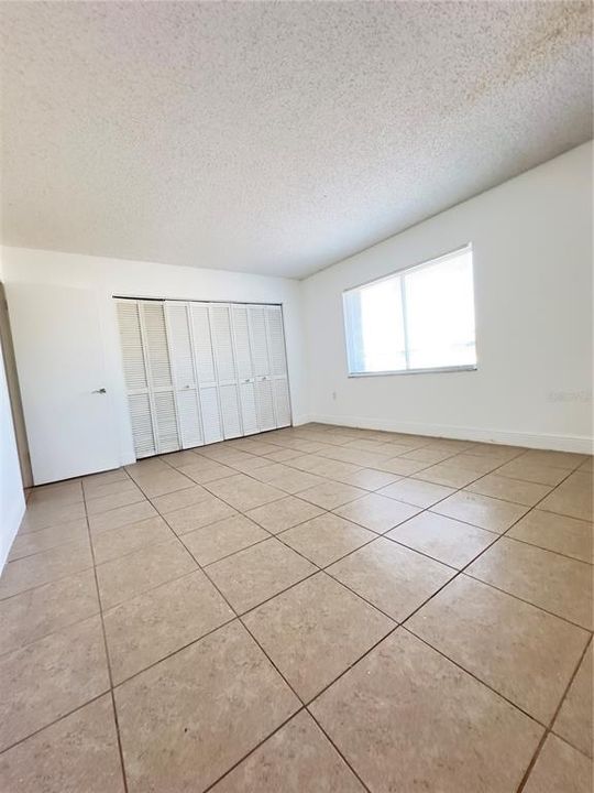 Active With Contract: $129,000 (1 beds, 1 baths, 756 Square Feet)