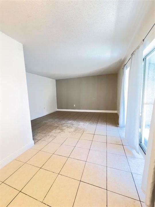 Active With Contract: $129,000 (1 beds, 1 baths, 756 Square Feet)